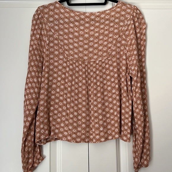 NWOT lightweight shirred blouse, with tie neck at front - Picture 6 of 6